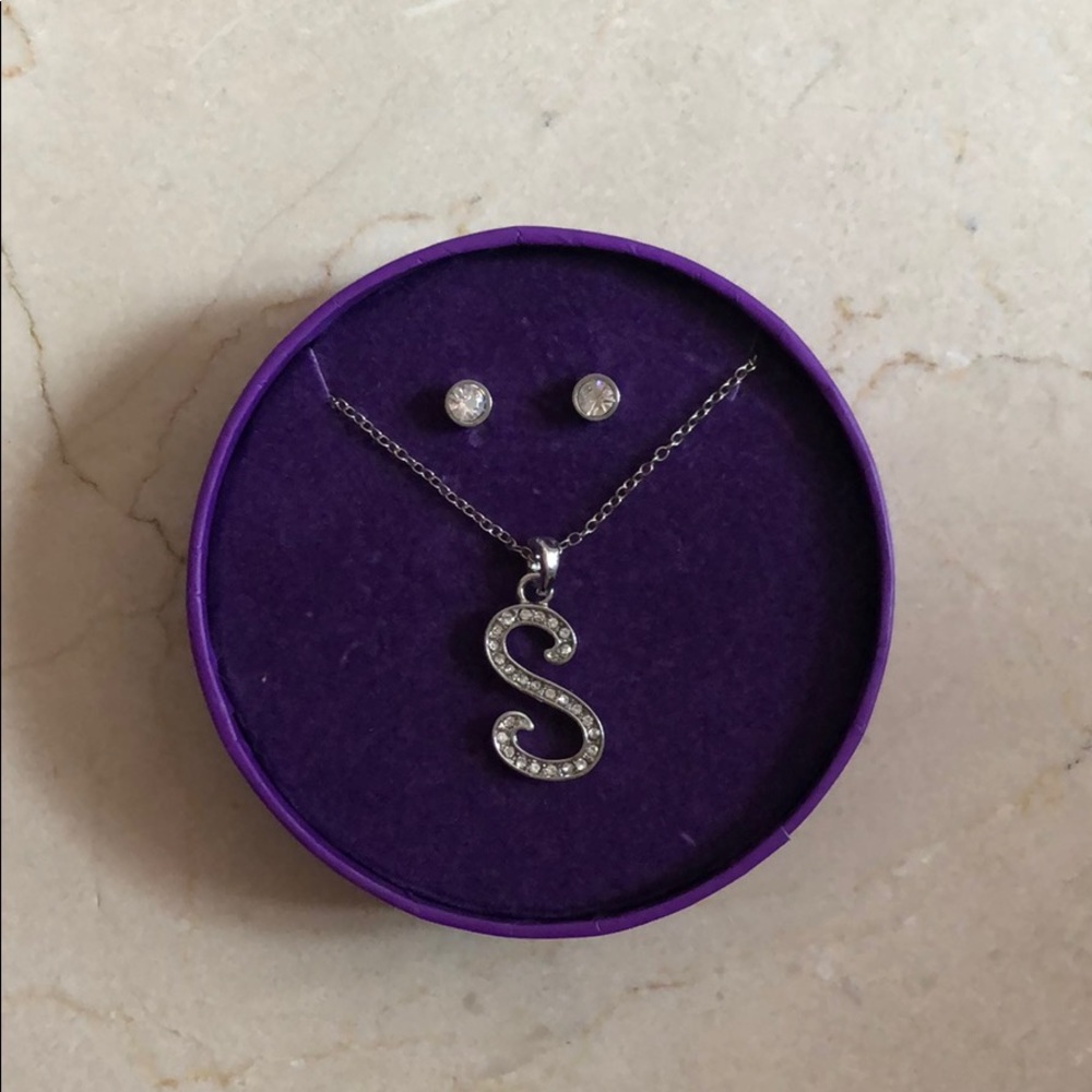 “S” necklace and Earrings.